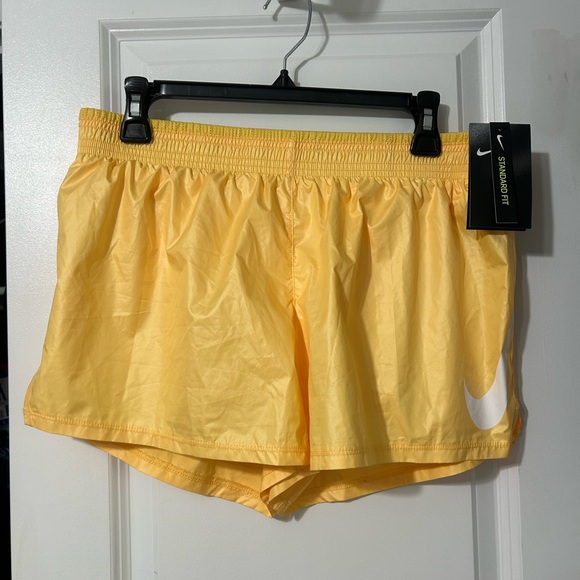 Nike Swoosh Run Women's Running Shorts NWT - Yellow/Orange - Picture 2 of 6